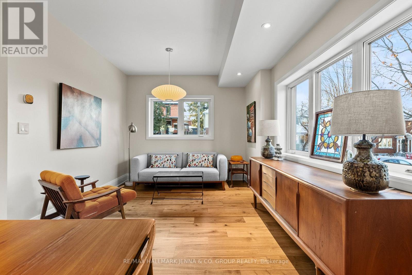 309 Fairmont Avenue, Ottawa, ON - Indoor Photo Showing Living Room