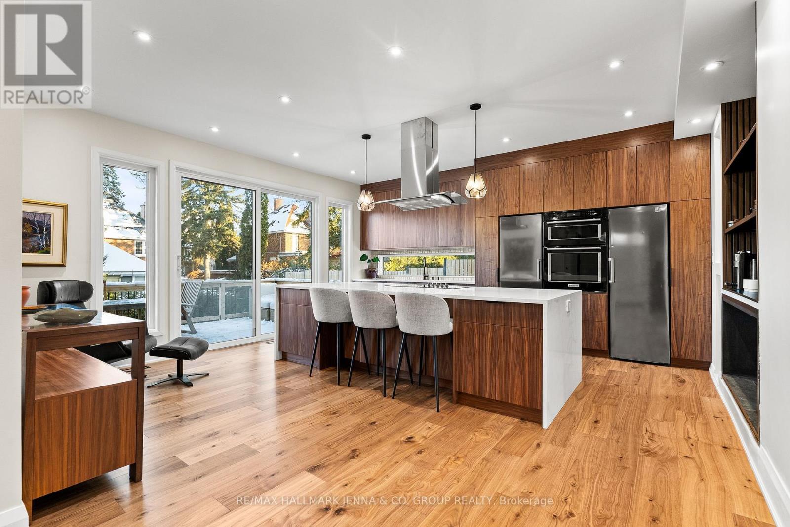 309 Fairmont Avenue, Ottawa, ON - Indoor Photo Showing Kitchen With Upgraded Kitchen