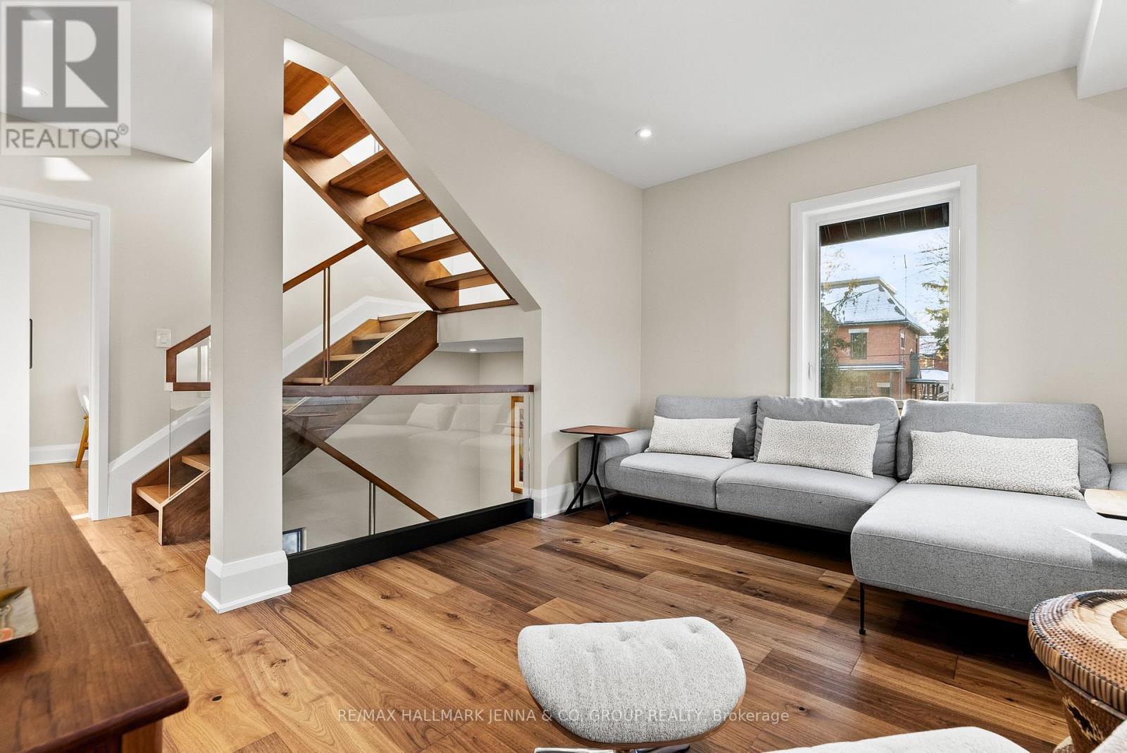 309 Fairmont Avenue, Ottawa, ON - Indoor Photo Showing Living Room