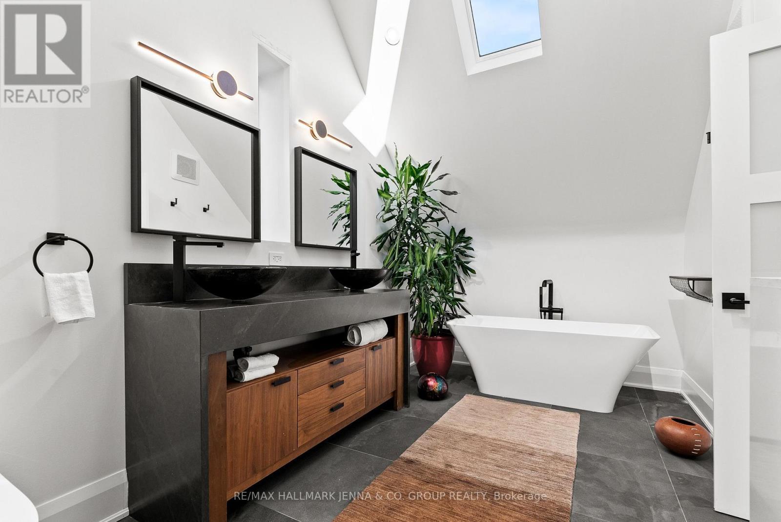 309 Fairmont Avenue, Ottawa, ON - Indoor Photo Showing Bathroom