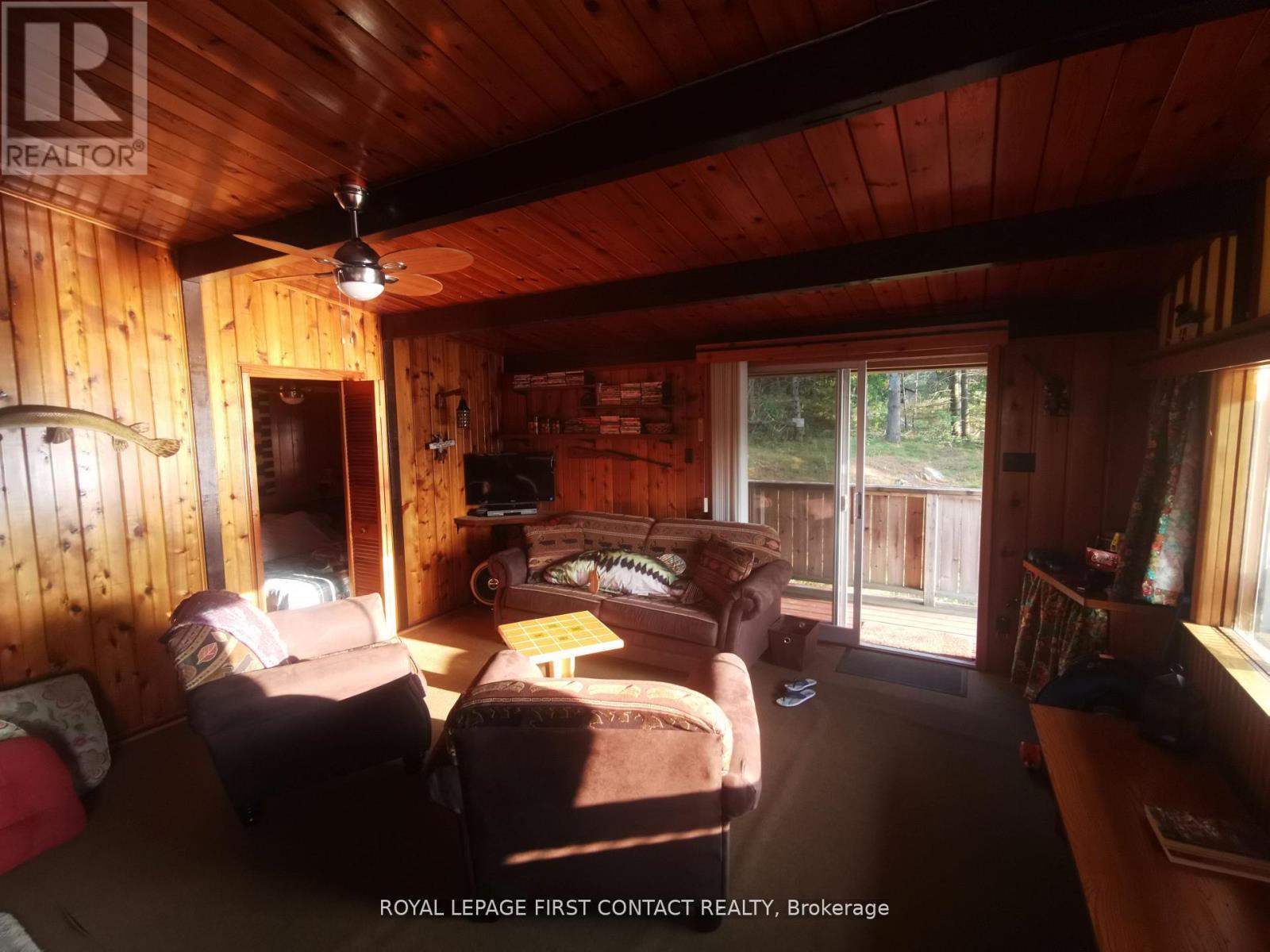 111 Healey Lake Water, The Archipelago, ON - Indoor Photo Showing Living Room