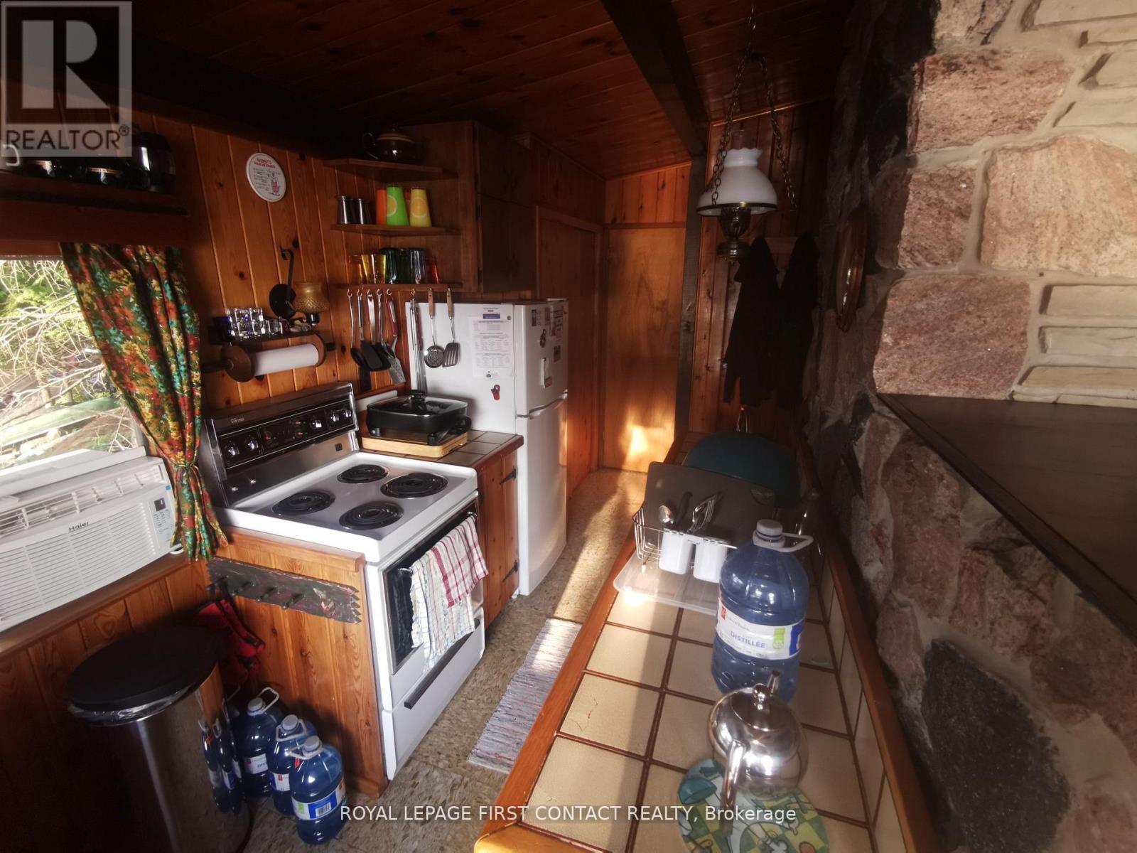 111 Healey Lake Water, The Archipelago, ON - Indoor Photo Showing Kitchen