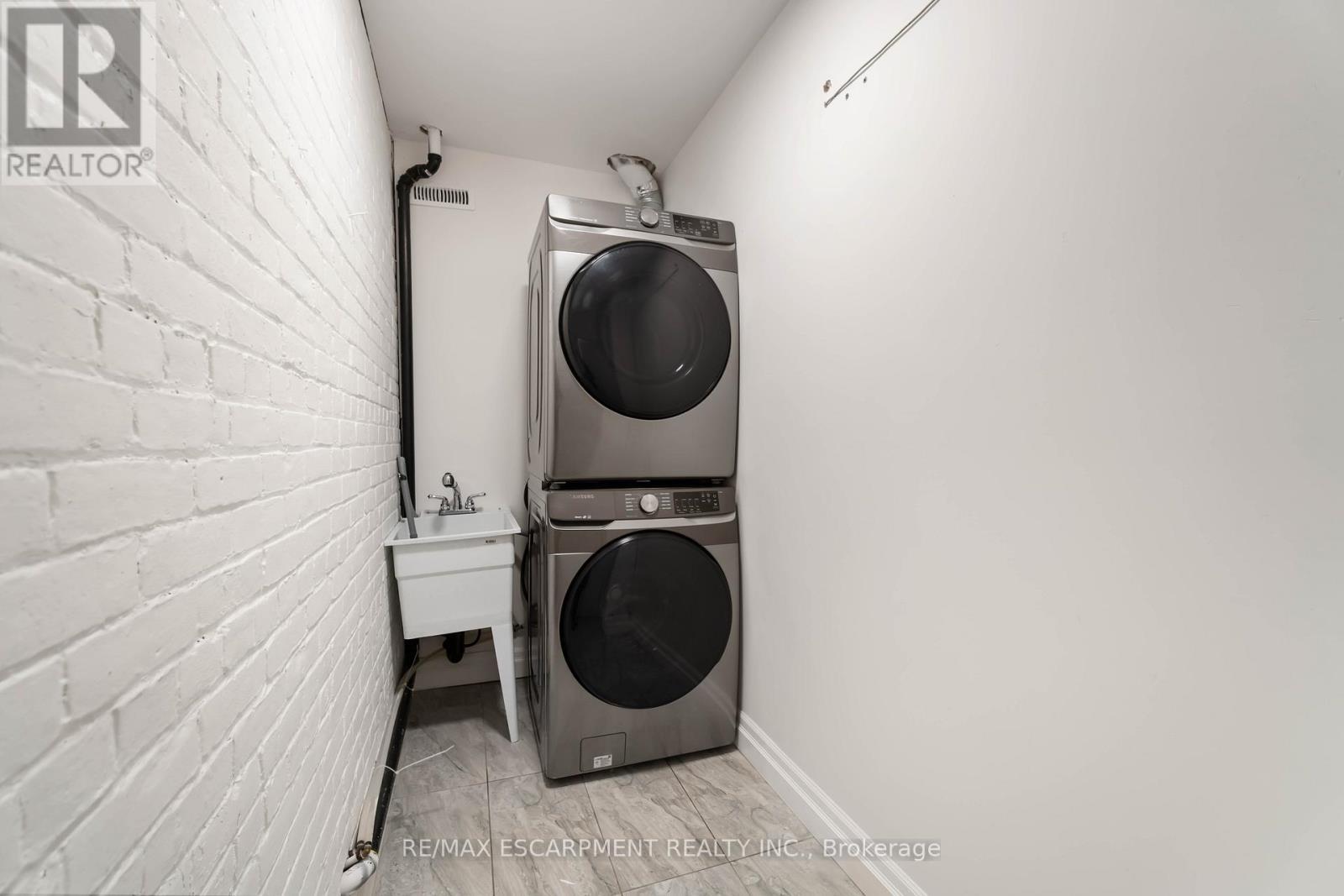 16 Murray Street W, Hamilton, ON - Indoor Photo Showing Laundry Room