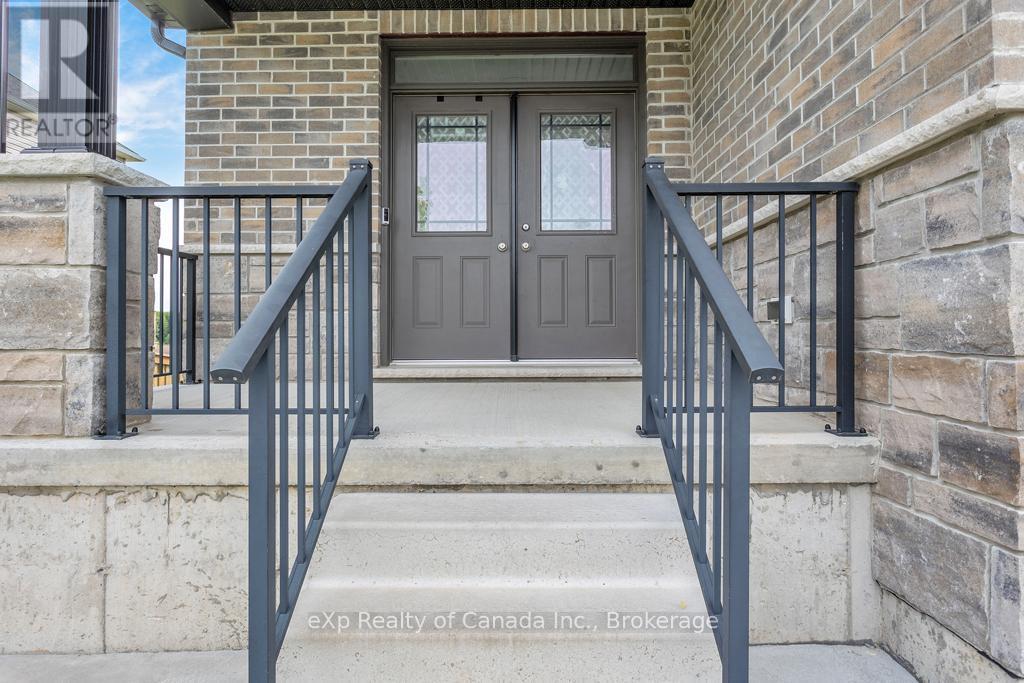 341 Poldon Drive, Norwich (Norwich Town), ON - Outdoor With Exterior