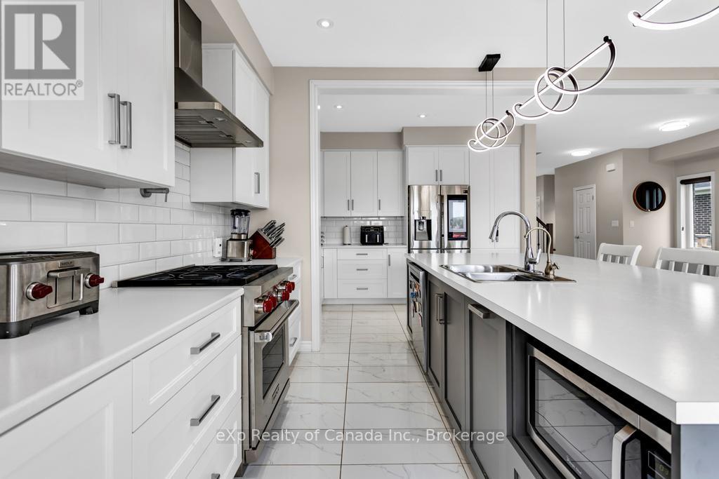 341 Poldon Drive, Norwich (Norwich Town), ON - Indoor Photo Showing Kitchen With Double Sink With Upgraded Kitchen