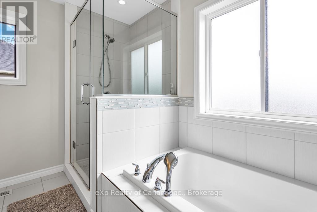 341 Poldon Drive, Norwich (Norwich Town), ON - Indoor Photo Showing Bathroom