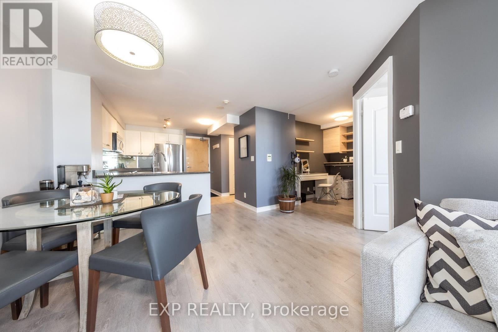 1510 - 212 Eglinton Avenue, Toronto, ON - Indoor Photo Showing Dining Room