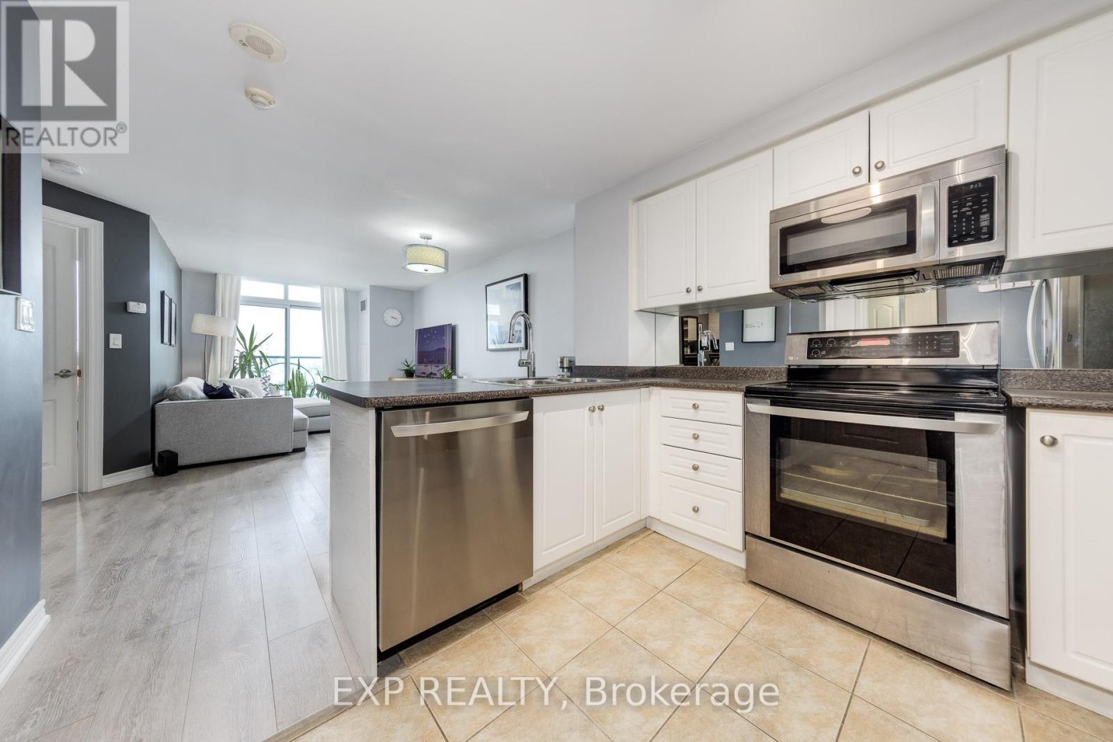 1510 - 212 Eglinton Avenue, Toronto, ON - Indoor Photo Showing Kitchen With Stainless Steel Kitchen