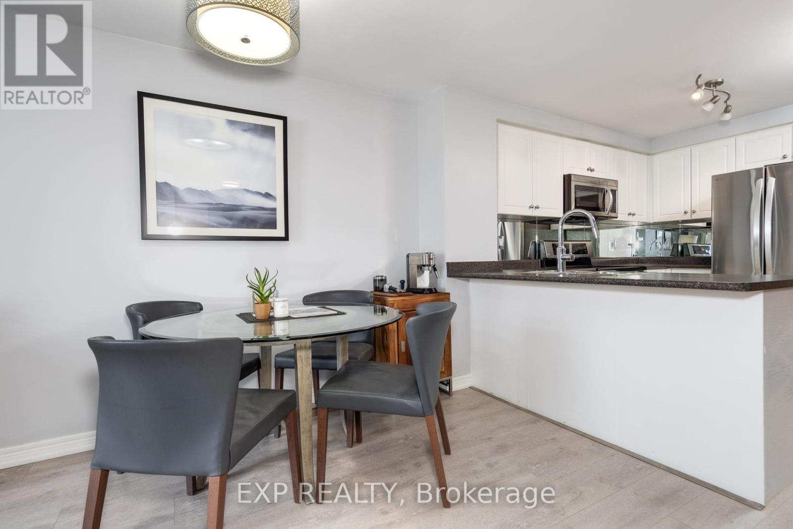 1510 - 212 Eglinton Avenue, Toronto, ON - Indoor