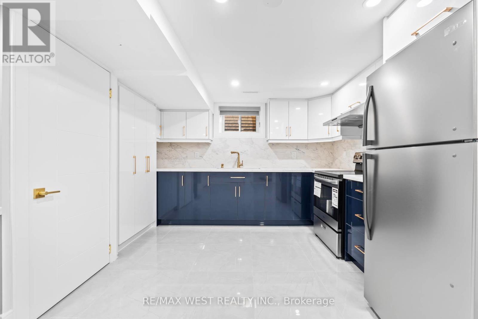 A - 38 Larchmere Avenue, Toronto, ON - Indoor Photo Showing Kitchen With Stainless Steel Kitchen