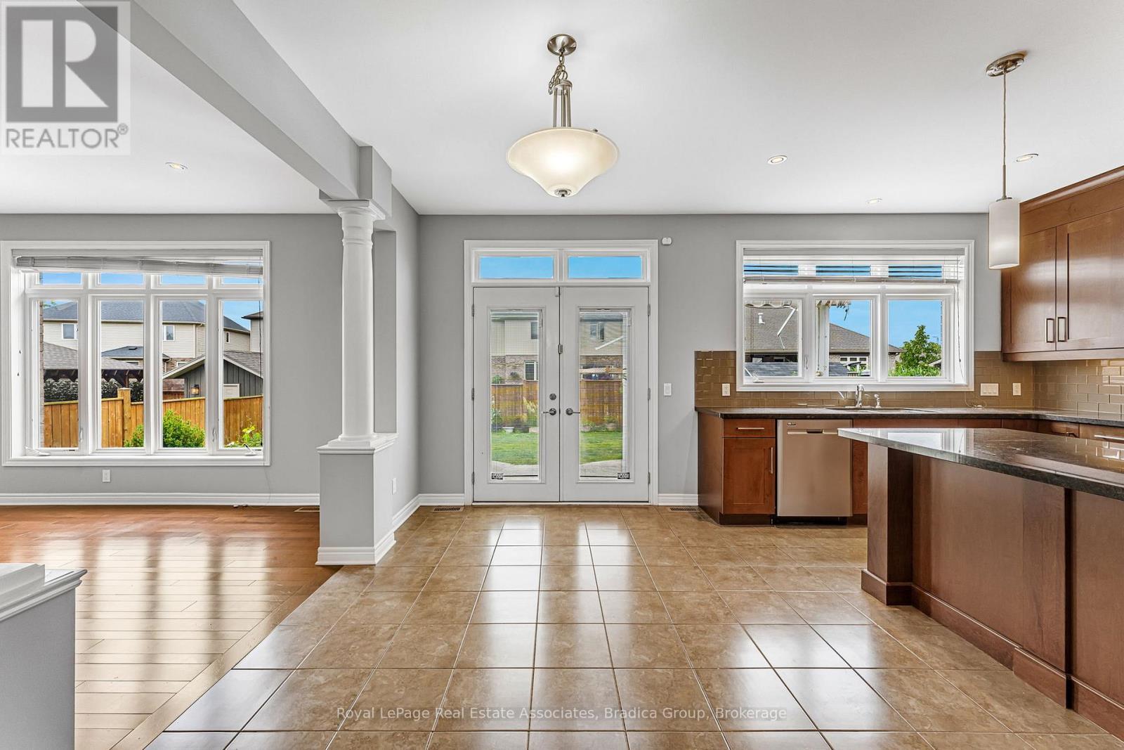 17 Trailwood Drive, Welland, ON - Indoor Photo Showing Kitchen With Double Sink