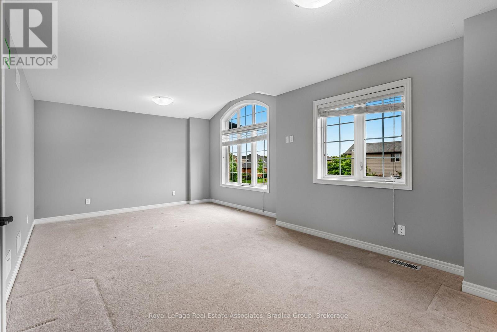 17 Trailwood Drive, Welland, ON - Indoor Photo Showing Other Room