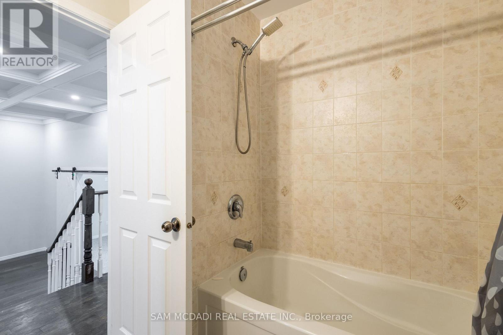 22 Lambert Crescent, Brantford, ON - Indoor Photo Showing Bathroom