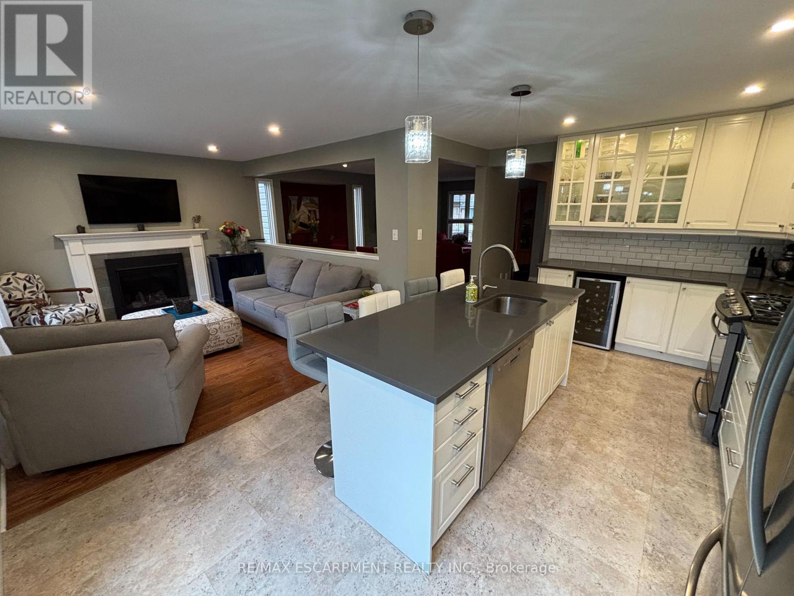 111 Duncairn Crescent, Hamilton, ON - Indoor With Fireplace