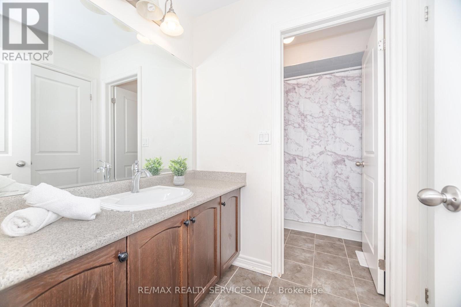 7 Dufay Road, Brampton, ON - Indoor Photo Showing Bathroom