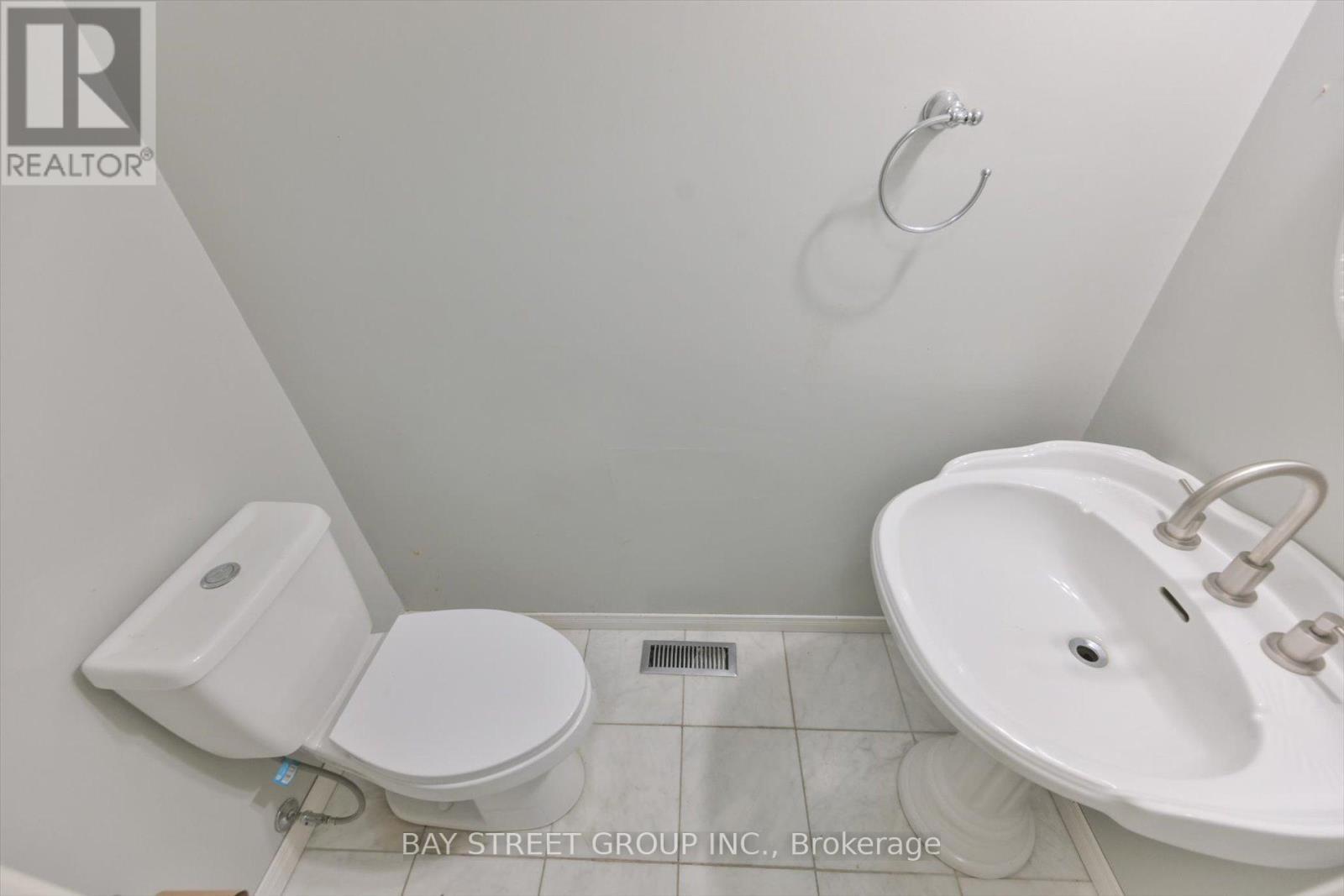 33 Kilchurn Castle Drive, Toronto, ON - Indoor Photo Showing Bathroom