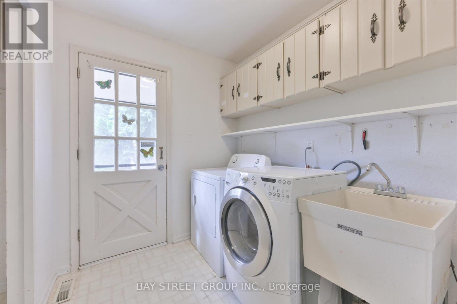 33 Kilchurn Castle Drive, Toronto, ON - Indoor Photo Showing Laundry Room