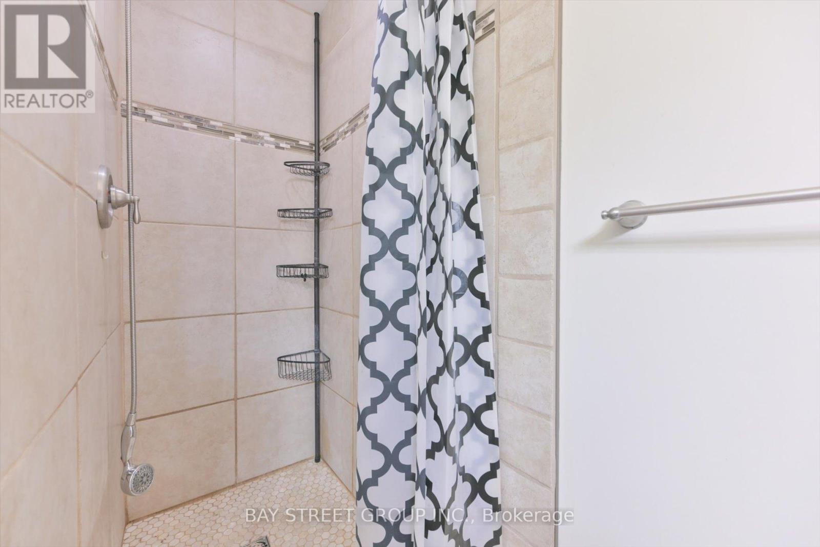 33 Kilchurn Castle Drive, Toronto, ON - Indoor Photo Showing Bathroom