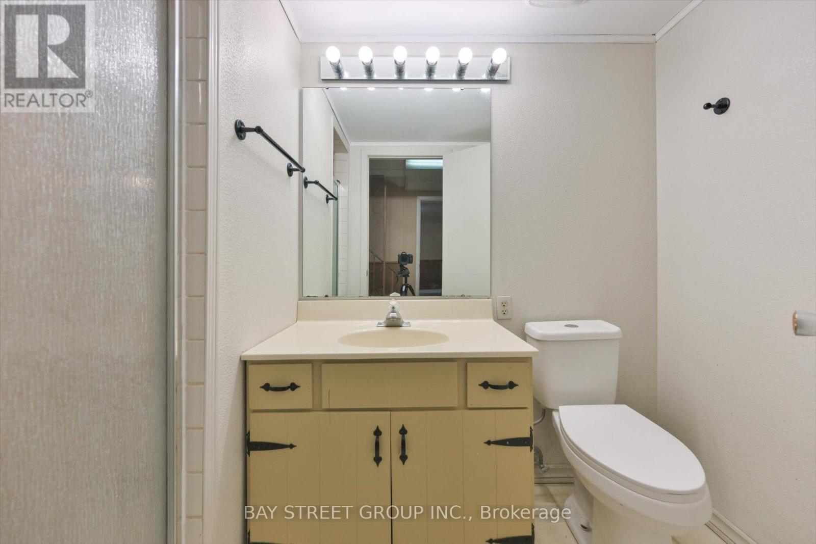 33 Kilchurn Castle Drive, Toronto, ON - Indoor Photo Showing Bathroom