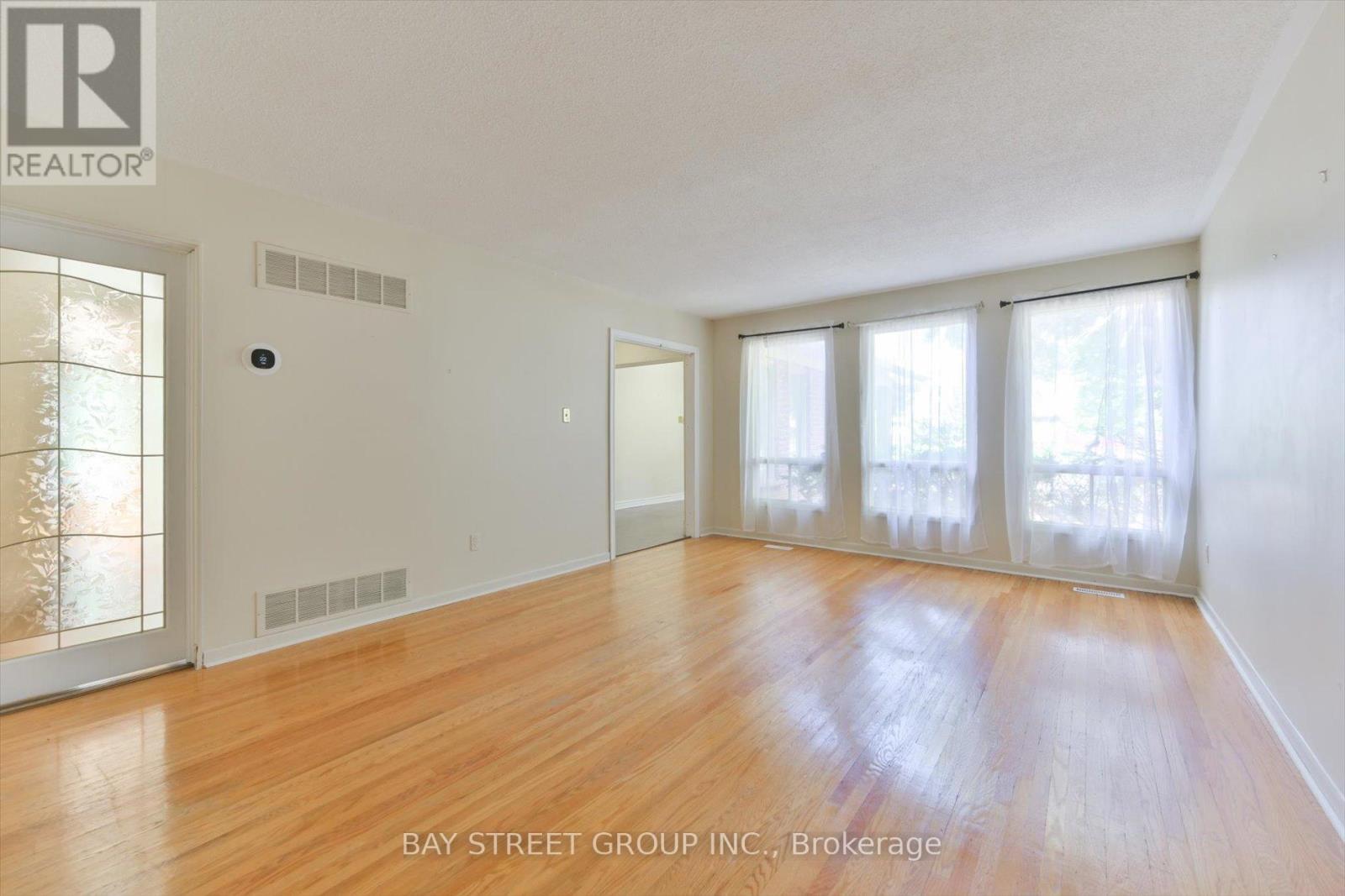33 Kilchurn Castle Drive, Toronto, ON - Indoor Photo Showing Other Room