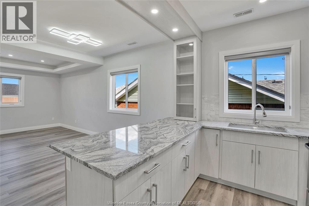 1054 Howard Avenue Unit# B, Windsor, ON - Indoor Photo Showing Kitchen With Upgraded Kitchen