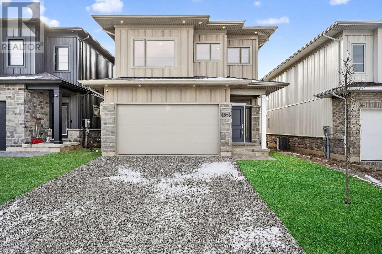 8868 Angie Drive, Niagara Falls, ON - Outdoor