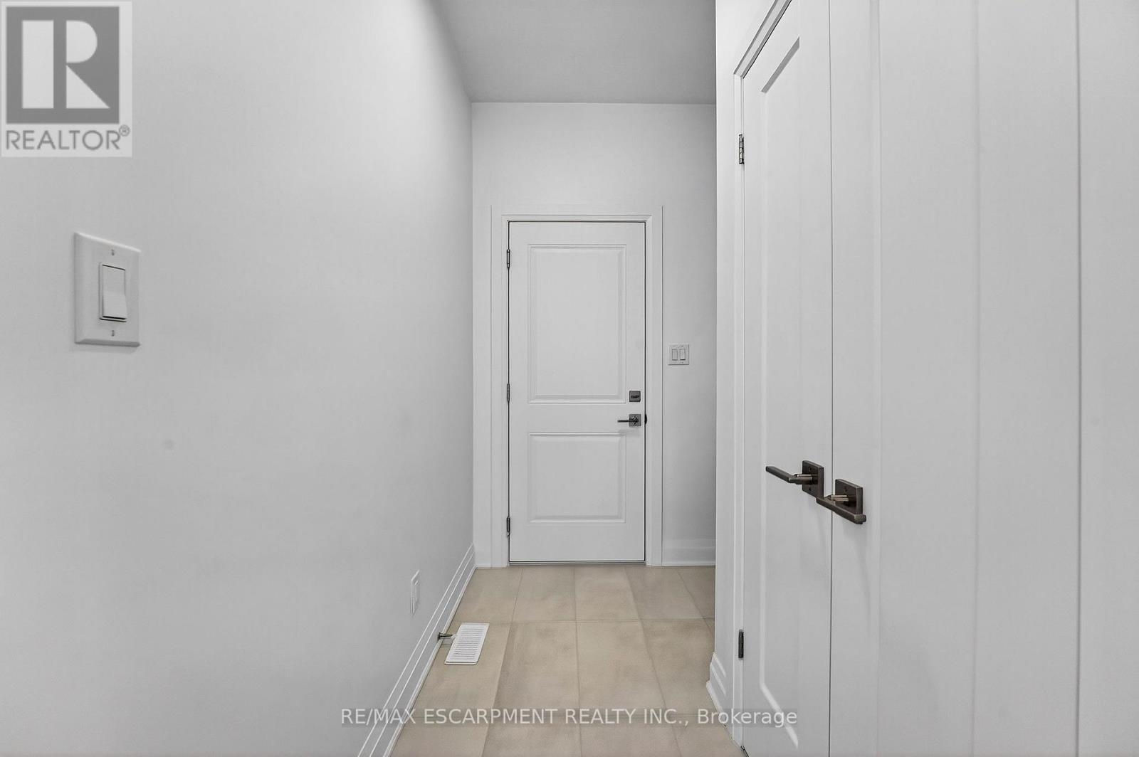 8868 Angie Drive, Niagara Falls, ON - Indoor Photo Showing Other Room