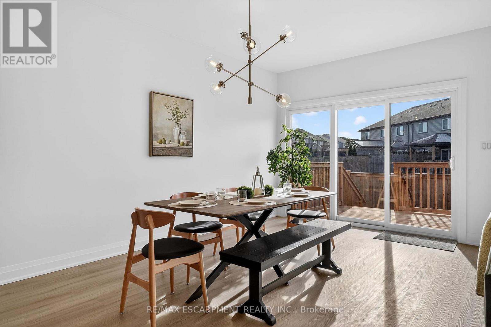 8868 Angie Drive, Niagara Falls, ON - Indoor Photo Showing Dining Room