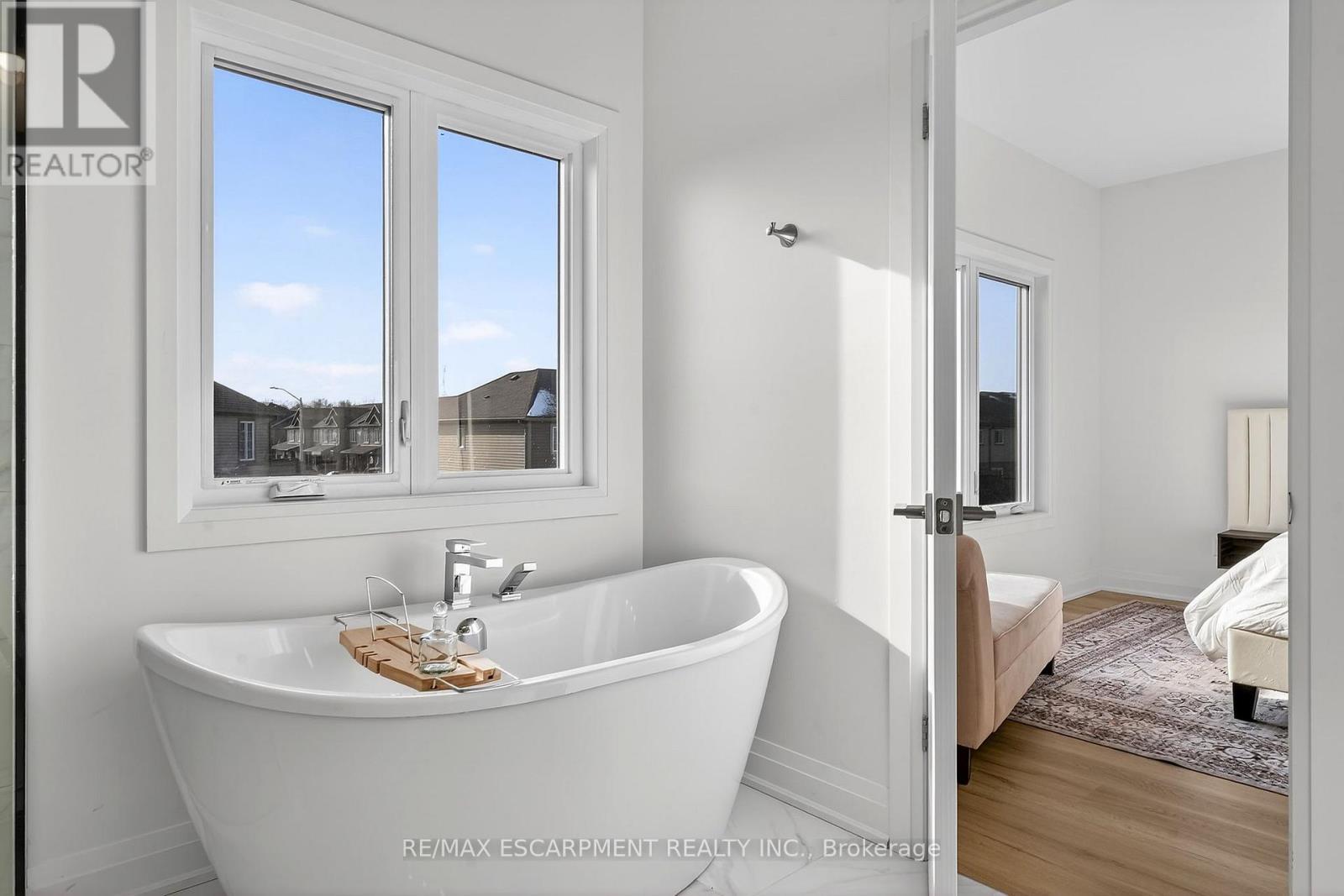 8868 Angie Drive, Niagara Falls, ON - Indoor Photo Showing Bathroom