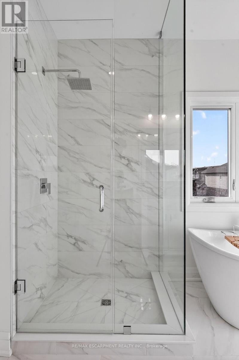 8868 Angie Drive, Niagara Falls, ON - Indoor Photo Showing Bathroom