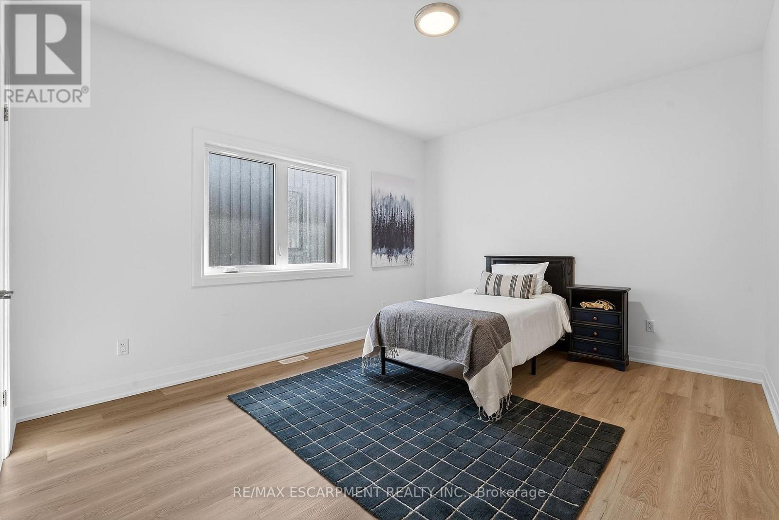 8868 Angie Drive, Niagara Falls, ON - Indoor Photo Showing Bedroom