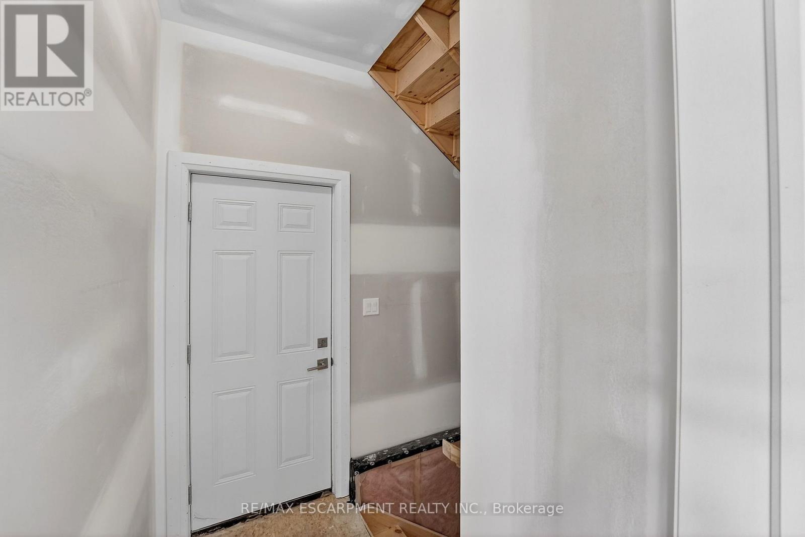 8868 Angie Drive, Niagara Falls, ON - Indoor Photo Showing Other Room