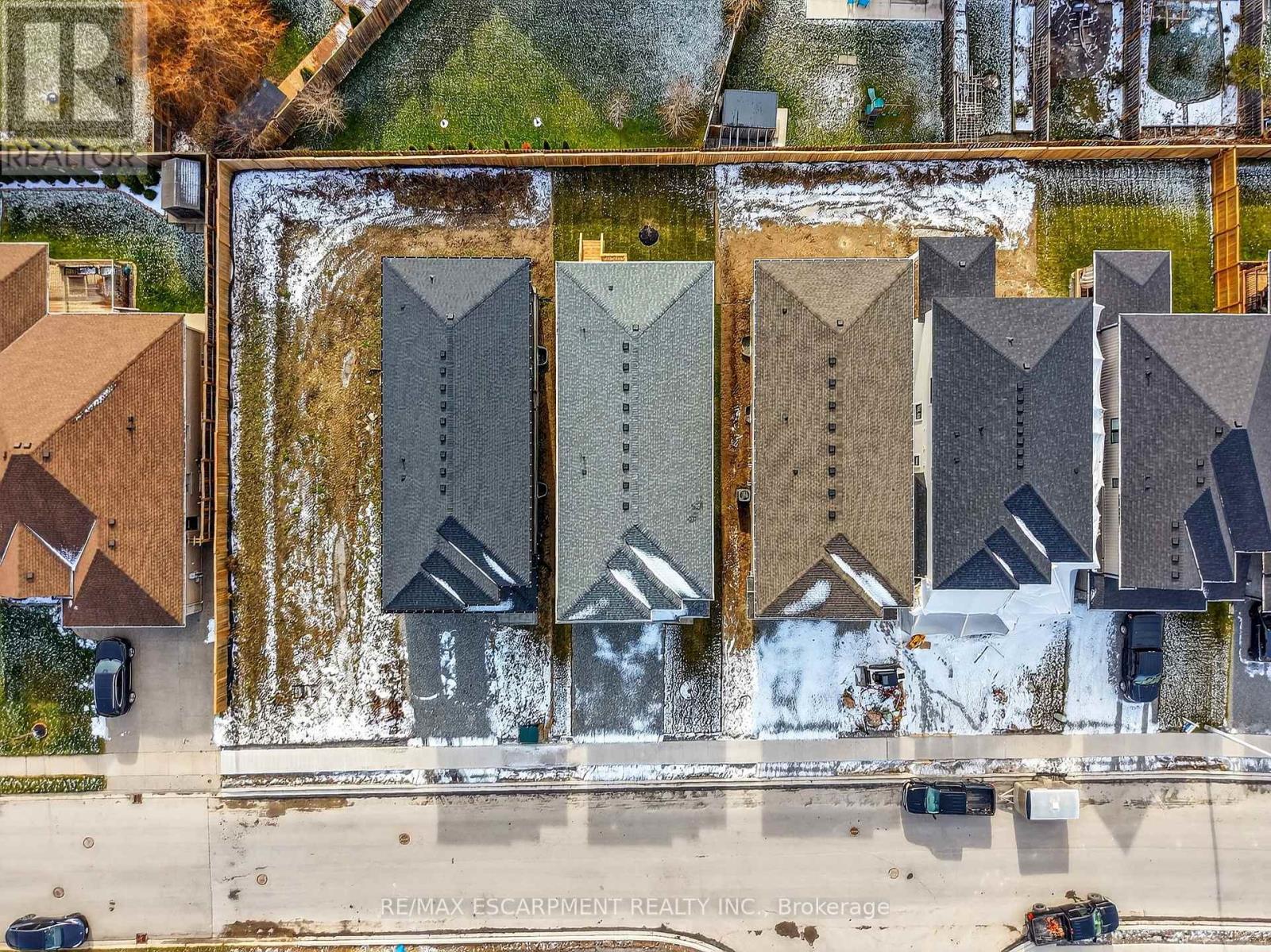 8868 Angie Drive, Niagara Falls, ON - Outdoor