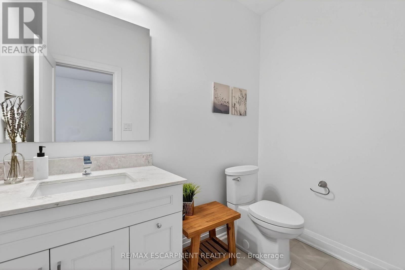 8868 Angie Drive, Niagara Falls, ON - Indoor Photo Showing Bathroom