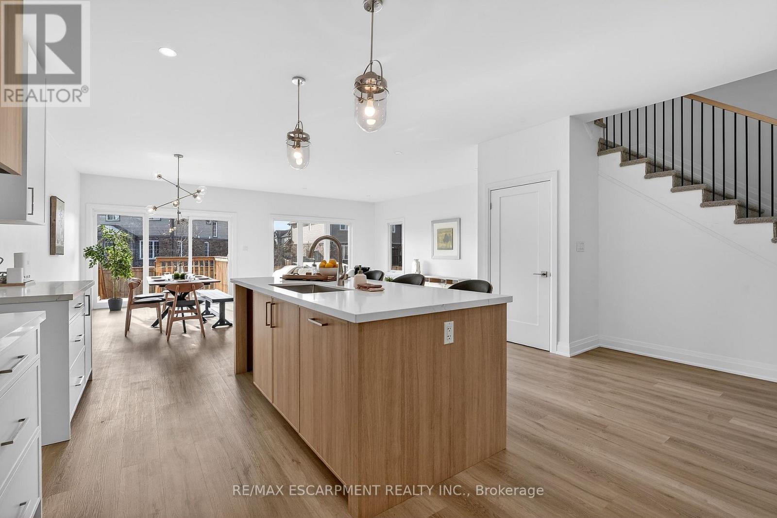 8868 Angie Drive, Niagara Falls, ON - Indoor Photo Showing Kitchen