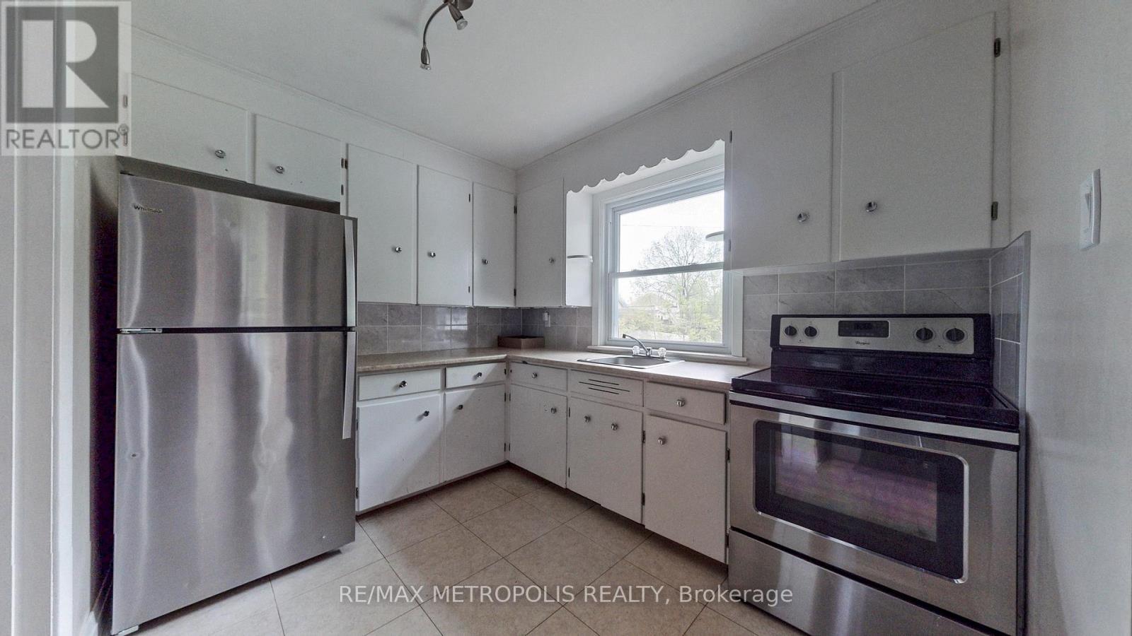 Main - 1020 Brewer Street, Peterborough Central, ON - Indoor Photo Showing Kitchen With Upgraded Kitchen