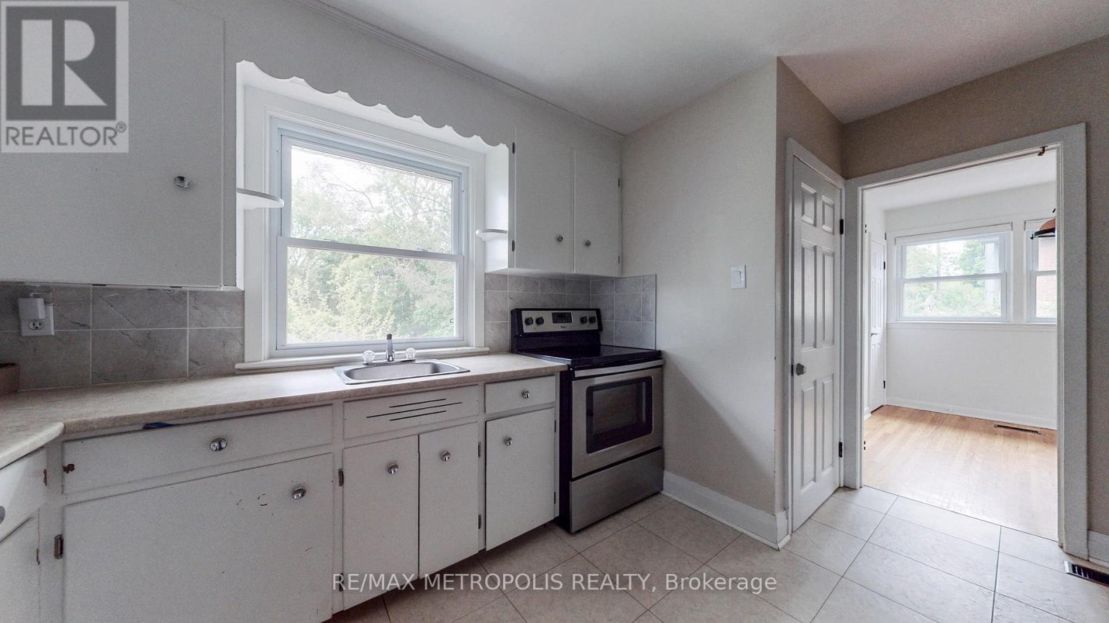 Main - 1020 Brewer Street, Peterborough Central, ON - Indoor Photo Showing Kitchen