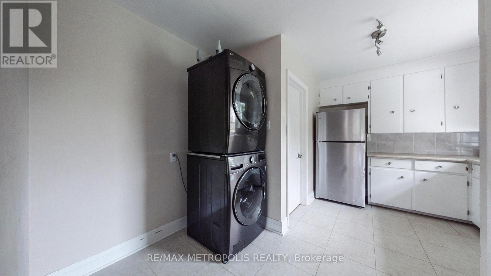 Main - 1020 Brewer Street, Peterborough Central, ON - Indoor Photo Showing Laundry Room
