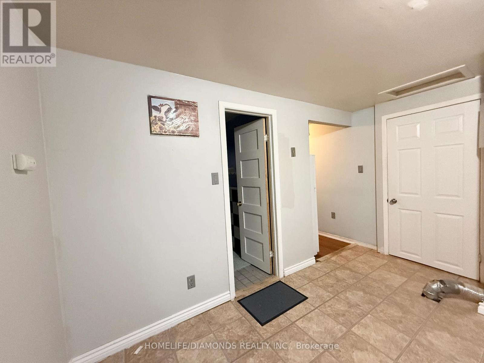 Upper - 401 Queenston Street, St. Catharines, ON - Indoor Photo Showing Other Room