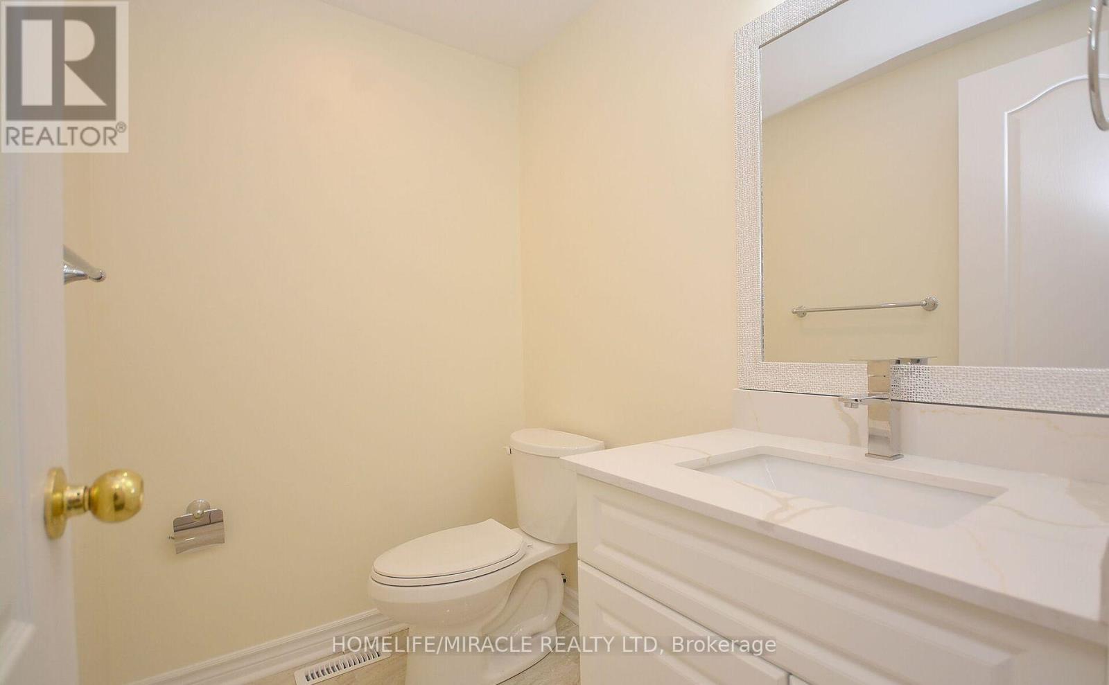 833 Mays Crescent, Mississauga, ON - Indoor Photo Showing Bathroom