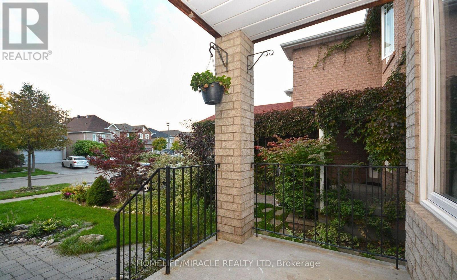 833 Mays Crescent, Mississauga, ON - Outdoor