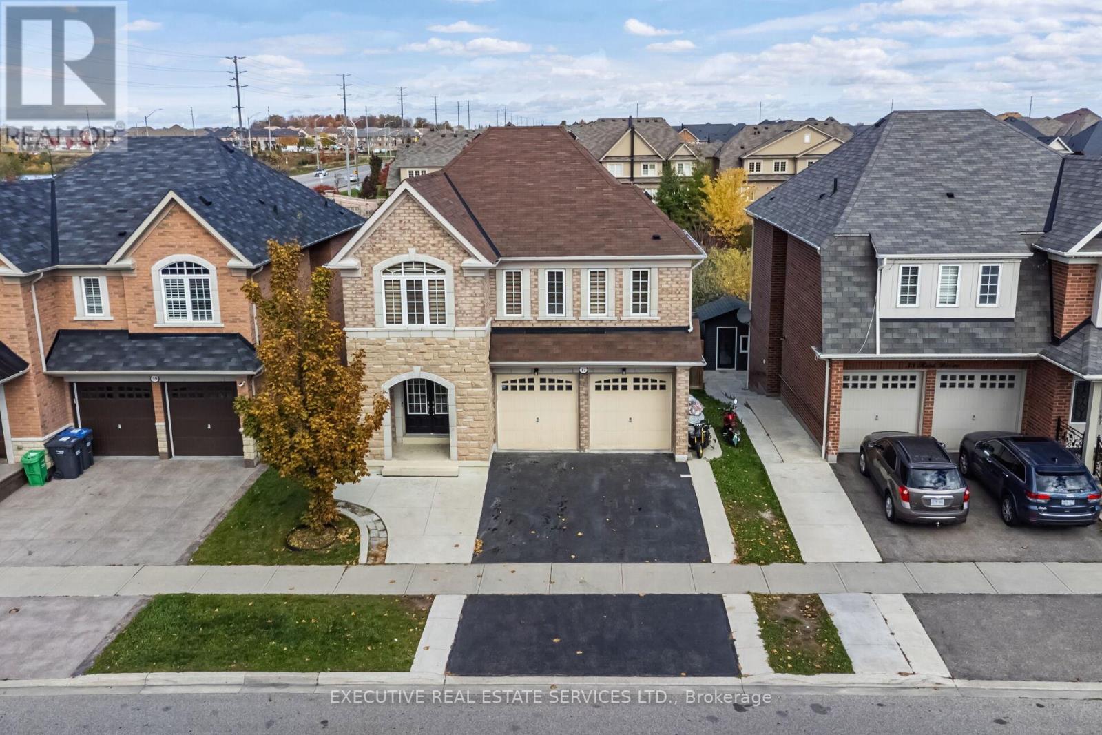 37 Ross Drive, Brampton, ON - Outdoor With Facade