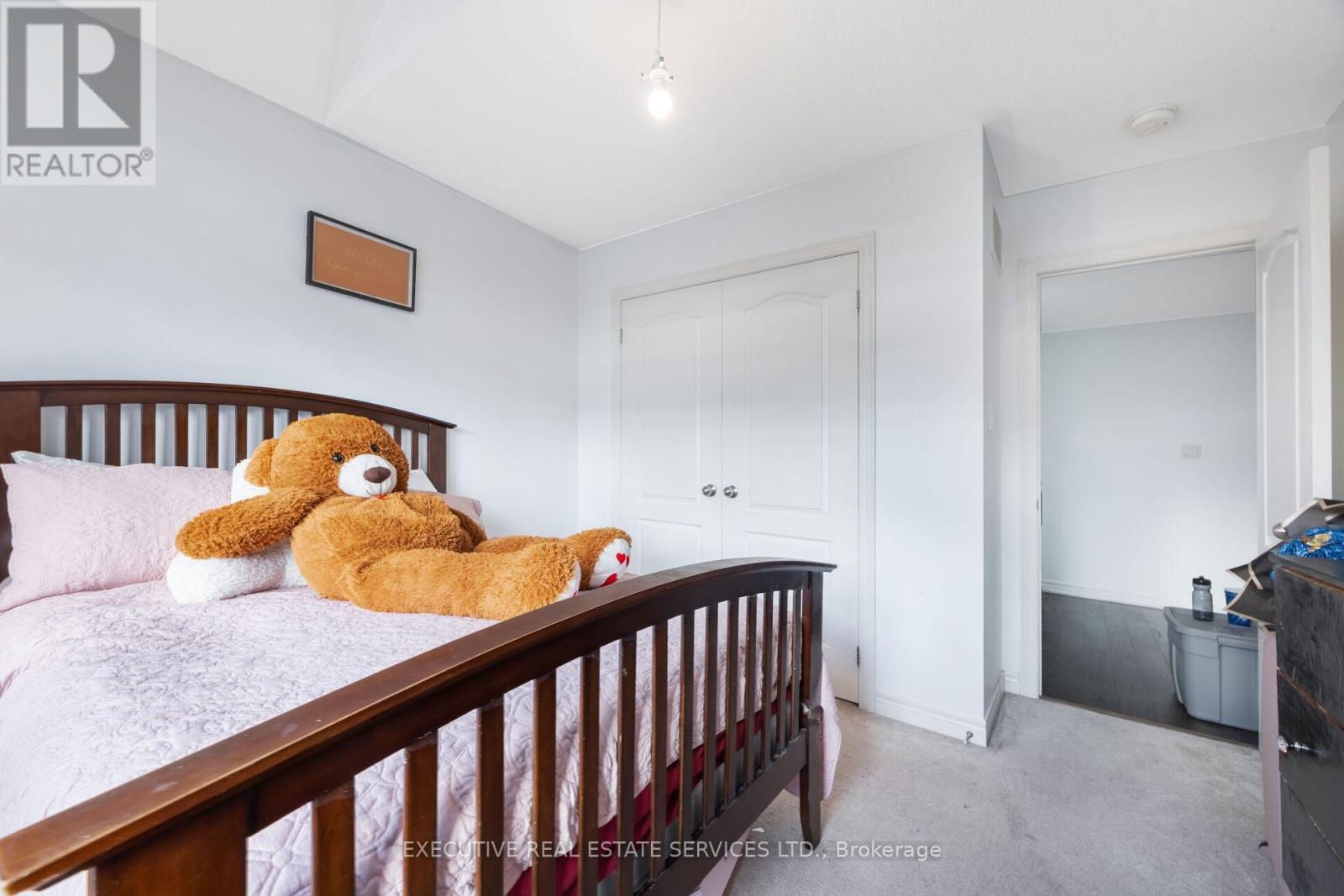 37 Ross Drive, Brampton, ON - Indoor Photo Showing Bedroom