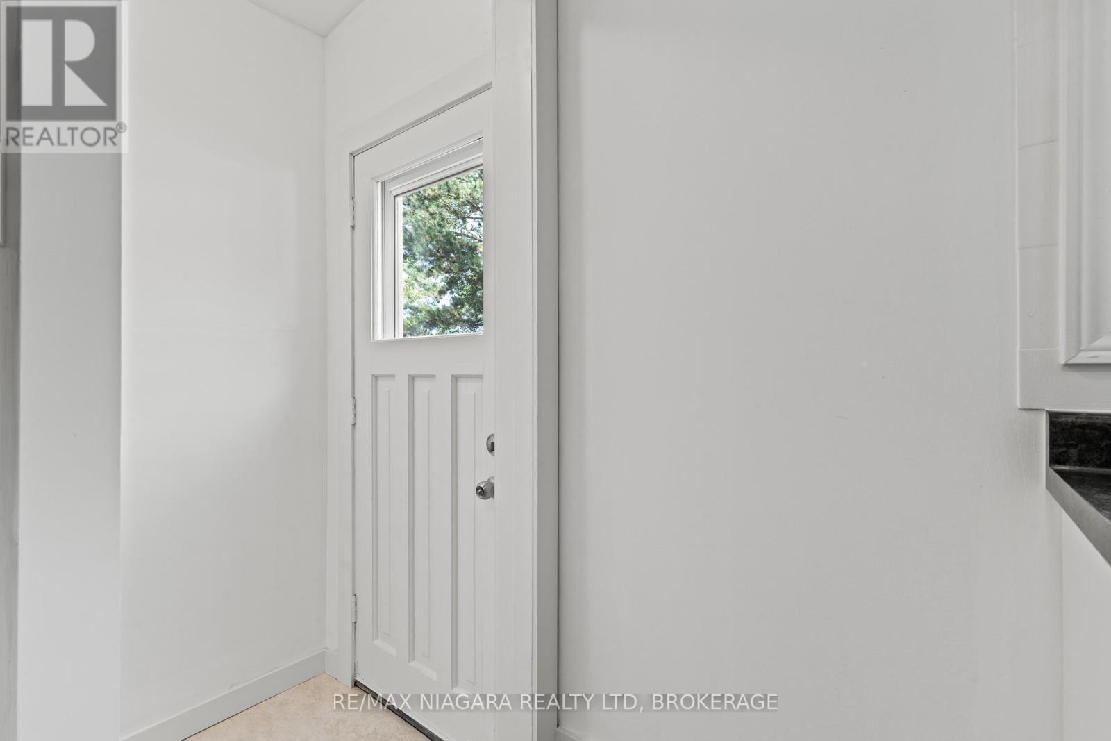 35 Lafayette Drive, St. Catharines (Lakeport), ON - Photo Showing Other Room