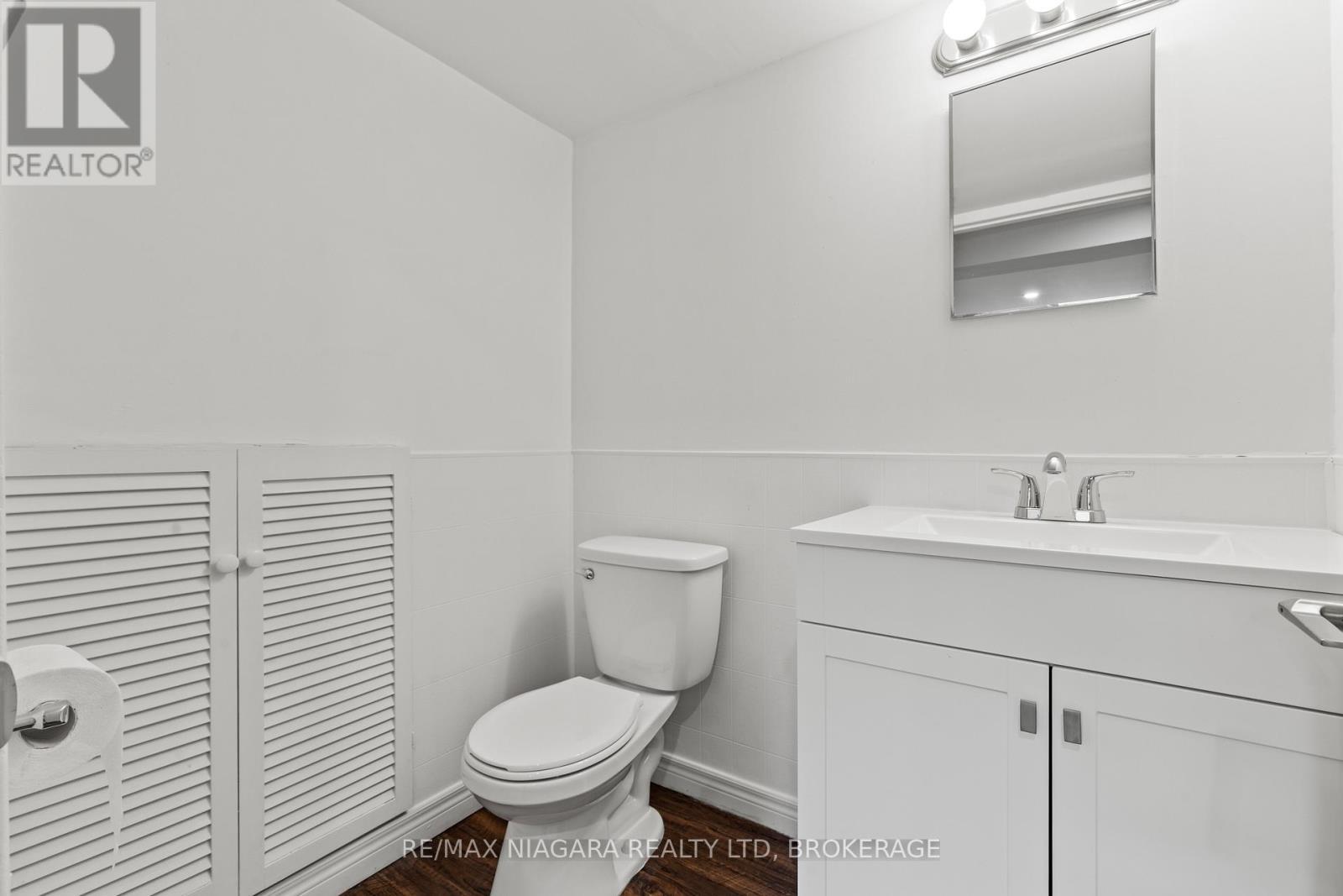 35 Lafayette Drive, St. Catharines (Lakeport), ON - Indoor Photo Showing Bathroom