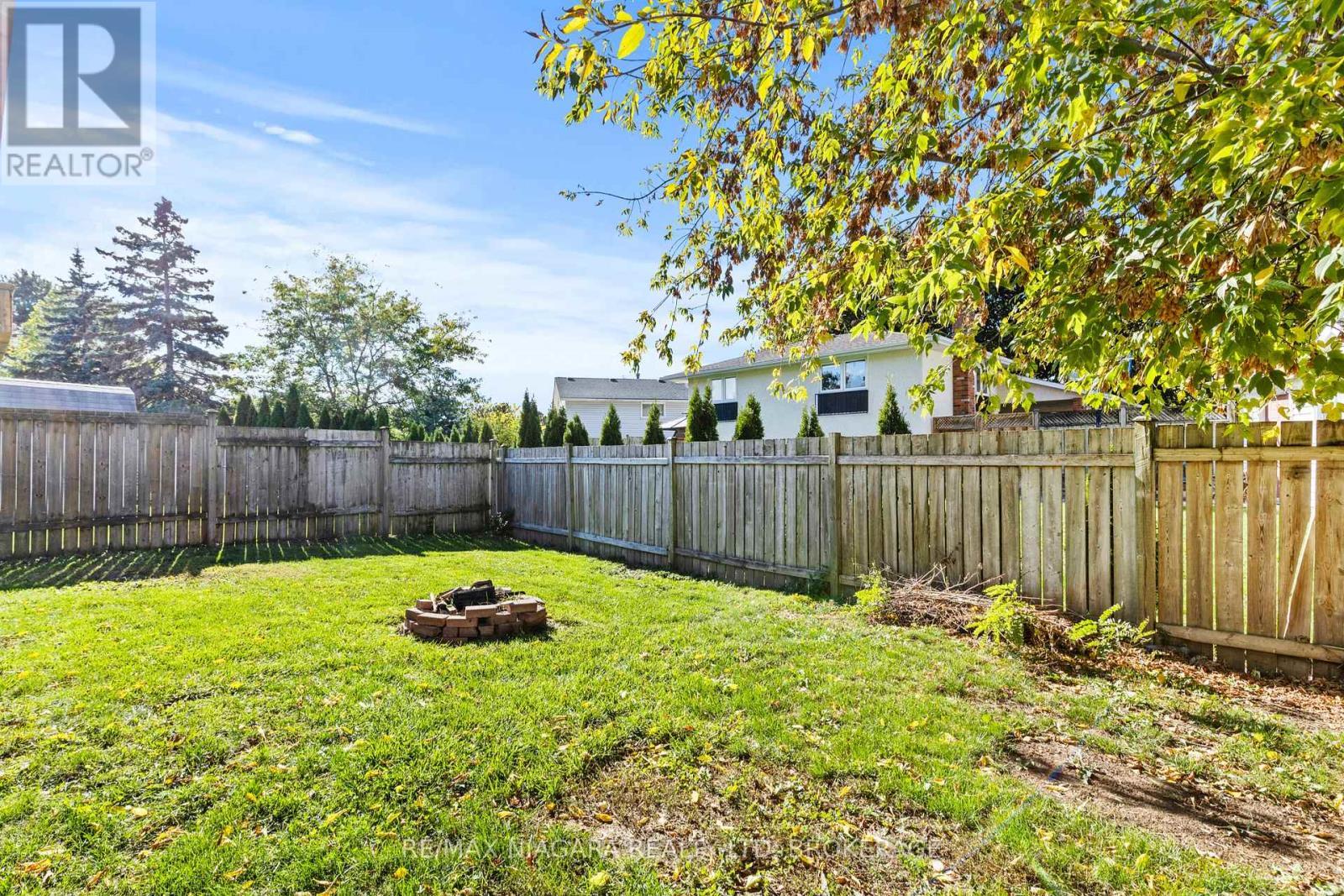 35 Lafayette Drive, St. Catharines (Lakeport), ON - Outdoor With Backyard