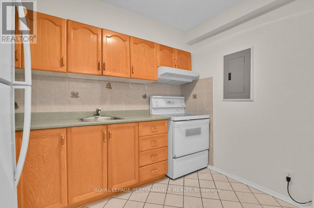 1010 - 158 A Mcarthur Avenue, Ottawa, ON - Indoor Photo Showing Kitchen
