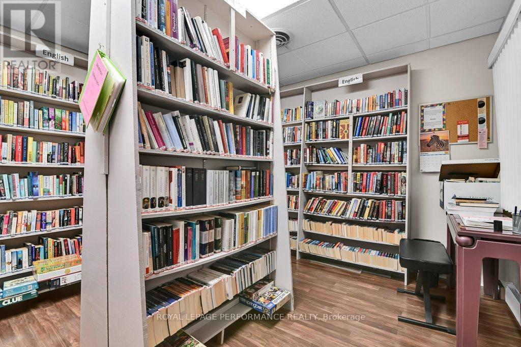 1010 - 158 A Mcarthur Avenue, Ottawa, ON - Indoor Photo Showing Office