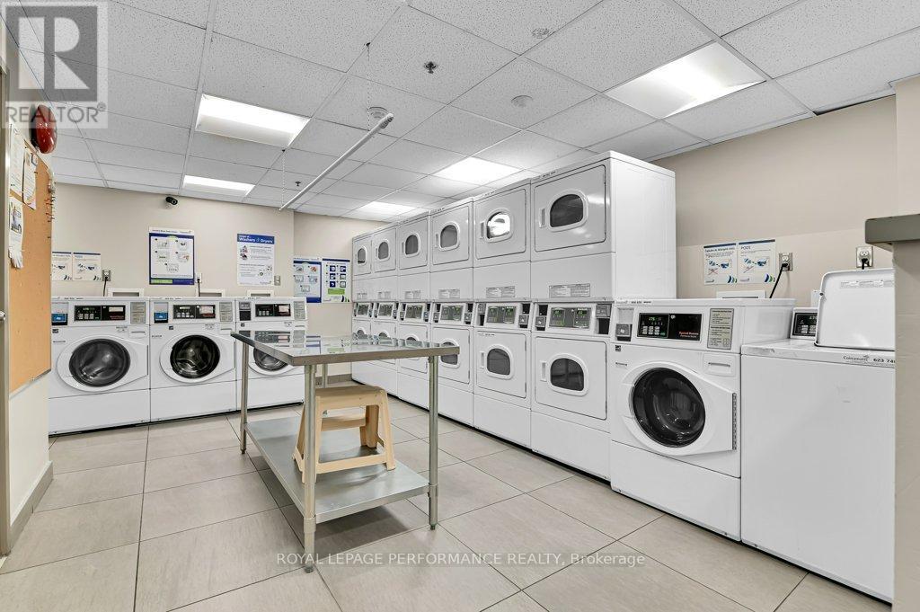 1010 - 158 A Mcarthur Avenue, Ottawa, ON - Indoor Photo Showing Laundry Room