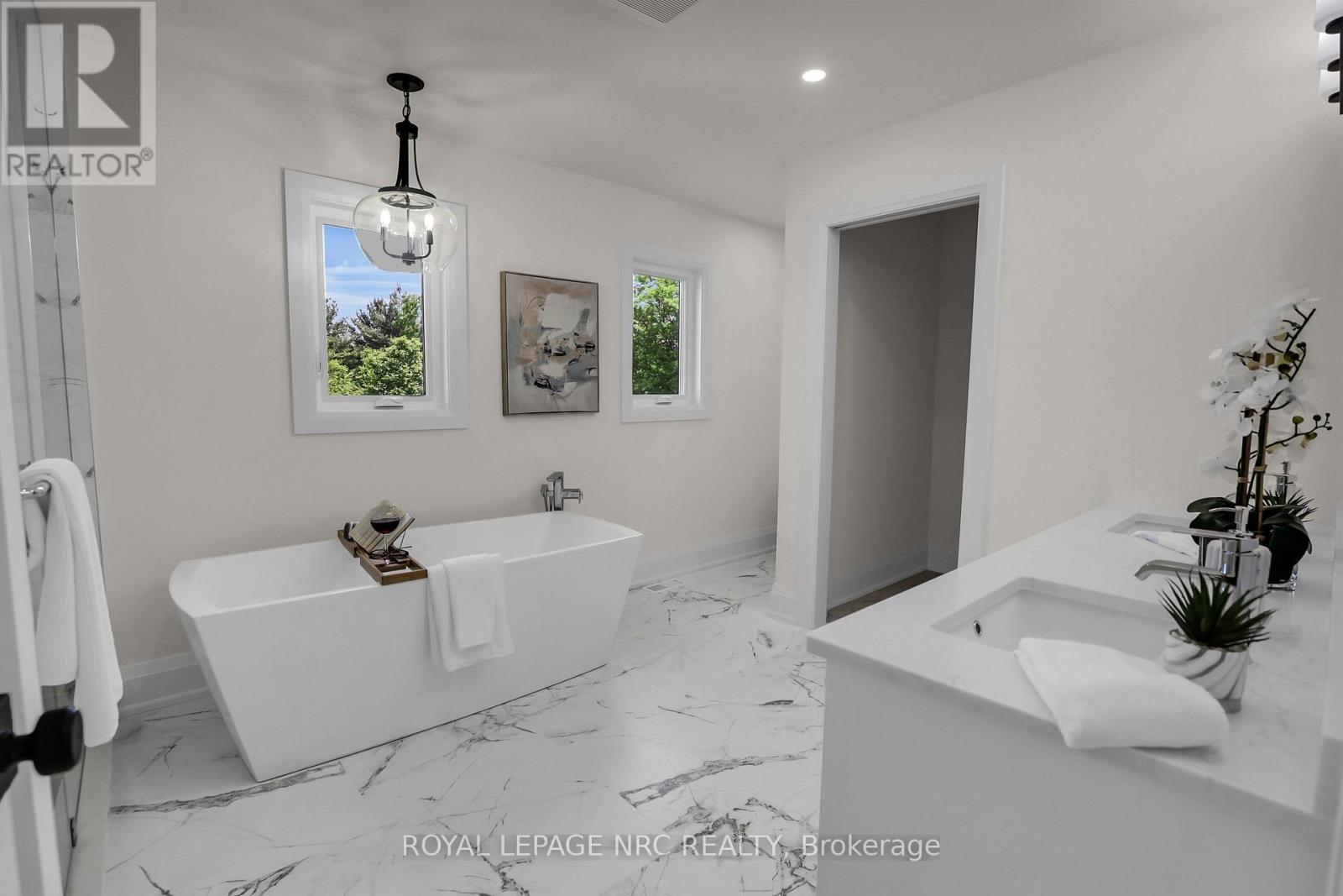 2021 Victoria Avenue, Pelham (North Pelham), ON